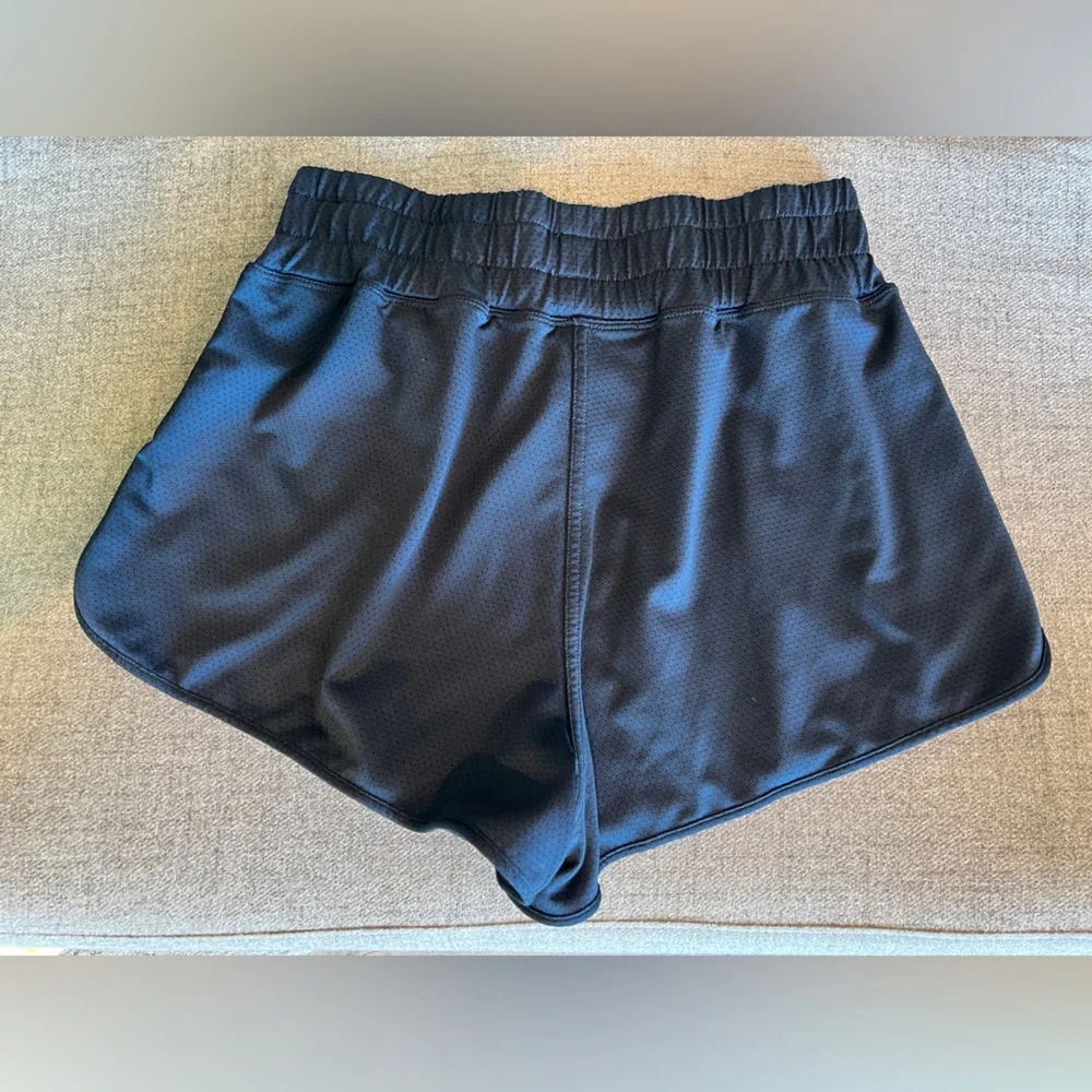 Vuori Micro Mesh High Rise Performance Short 2.5” Ink Blue-Black Small
